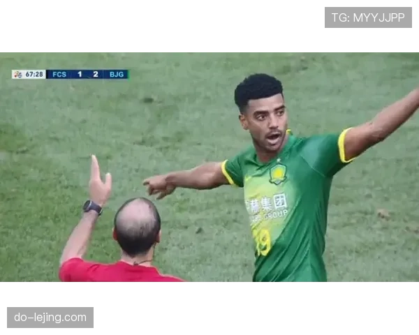 张楠退役后住进月租八万的顶层复式，每天五点起床遛狗顺带练体能